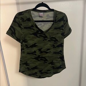 No Boundaries Green Fitted V-Neck Short Sleeve T-Shirt